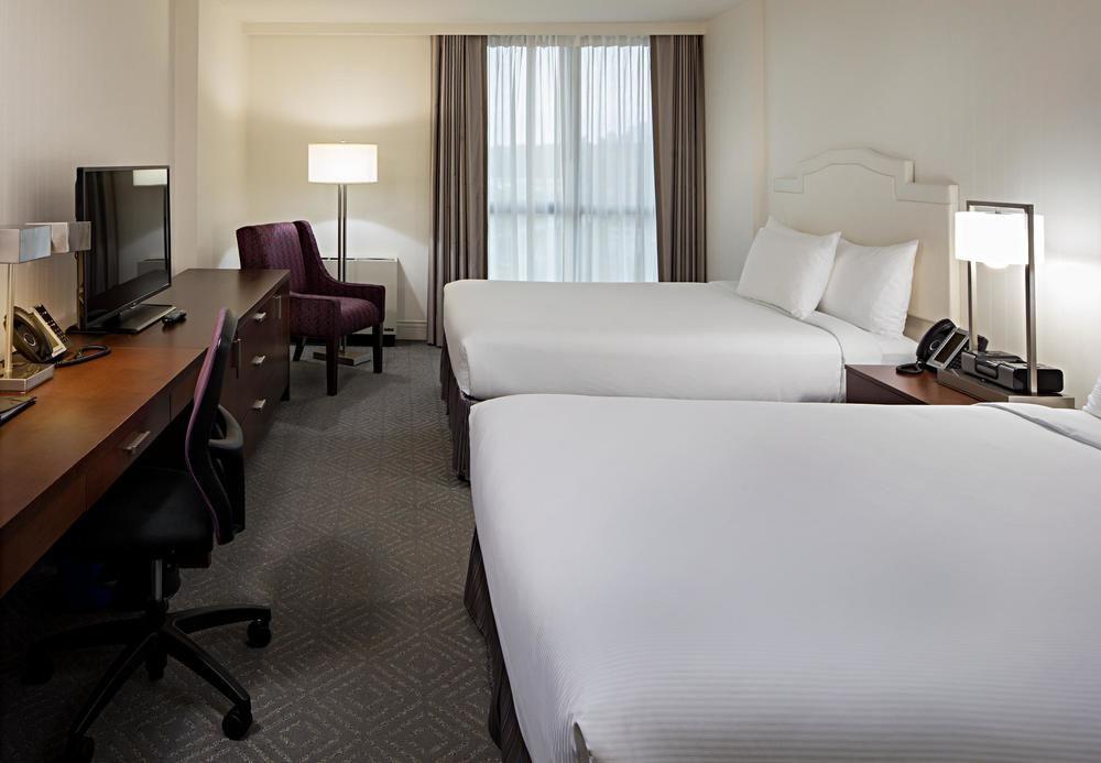 Delta Hotels By Marriott Burnaby Conference Centre Esterno foto