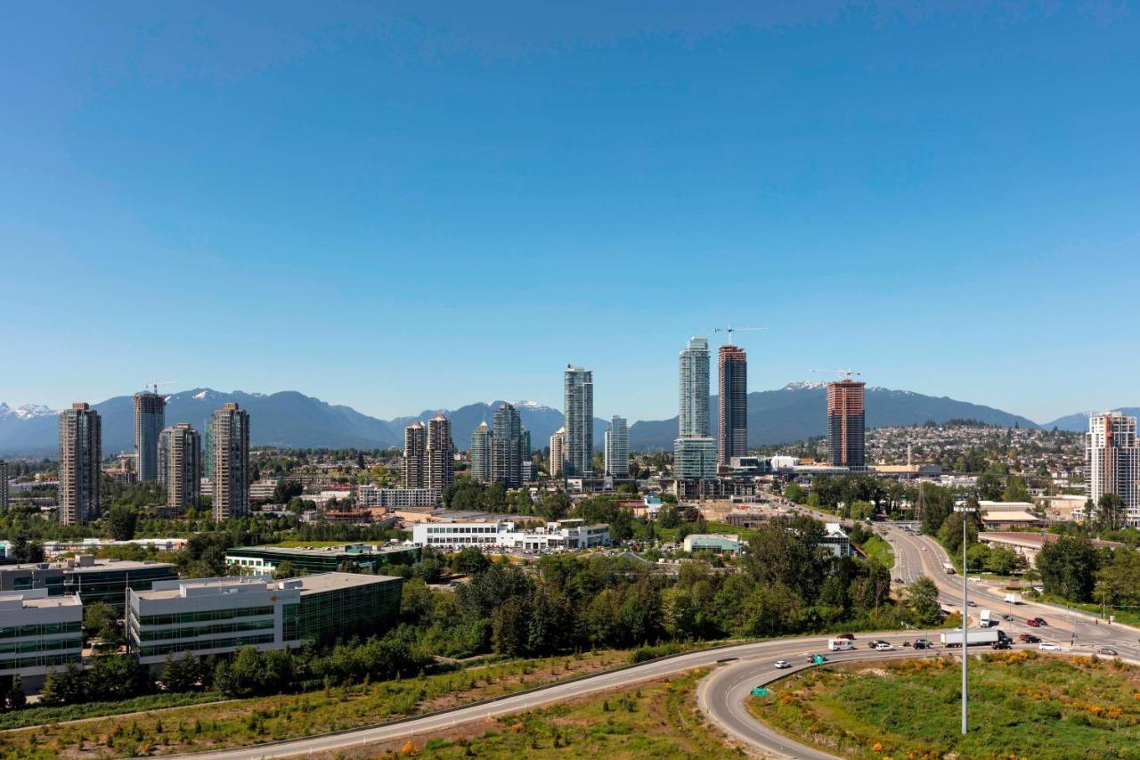 Delta Hotels By Marriott Burnaby Conference Centre Esterno foto