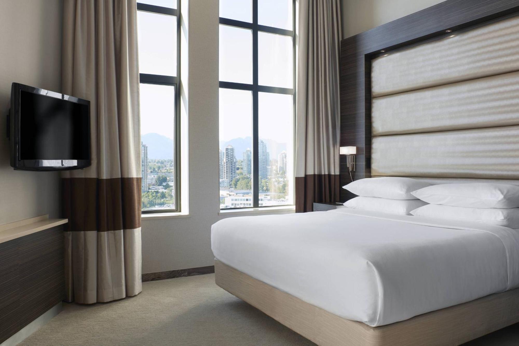Delta Hotels By Marriott Burnaby Conference Centre Esterno foto