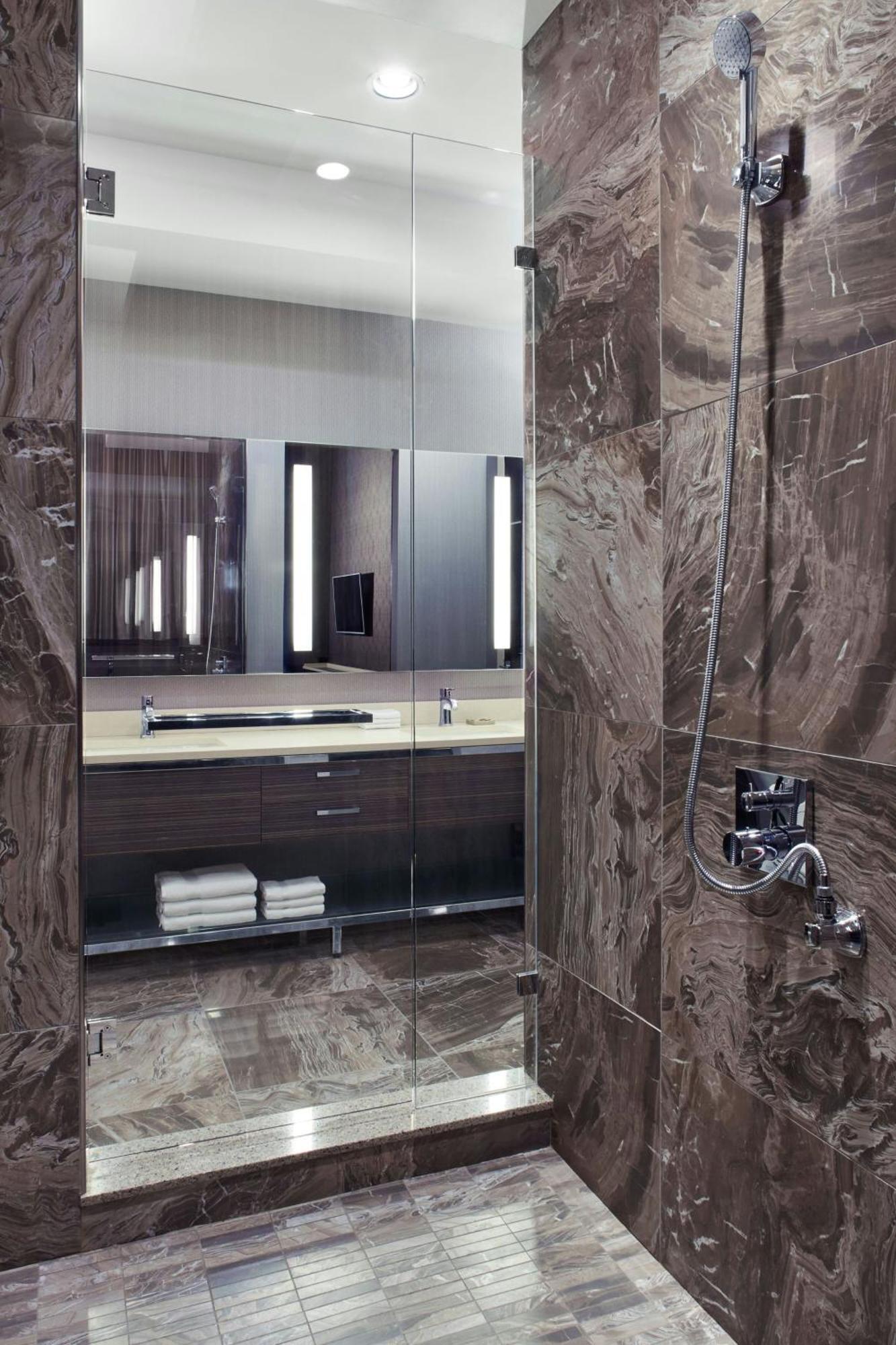Delta Hotels By Marriott Burnaby Conference Centre Esterno foto
