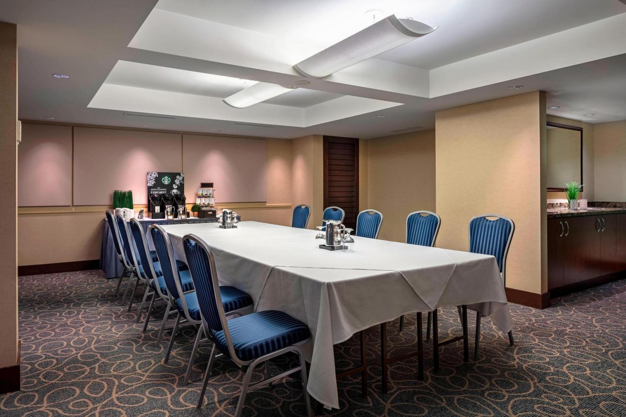 Delta Hotels By Marriott Burnaby Conference Centre Esterno foto