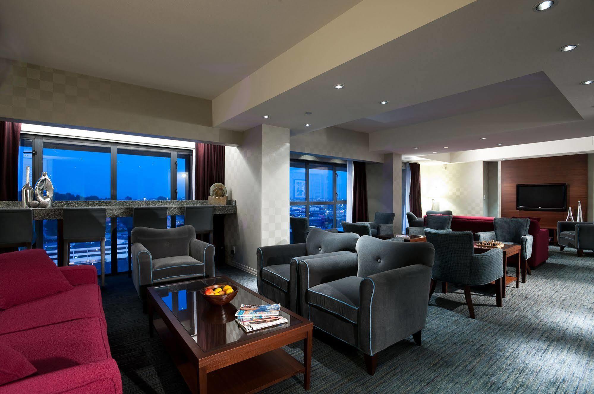 Delta Hotels By Marriott Burnaby Conference Centre Esterno foto