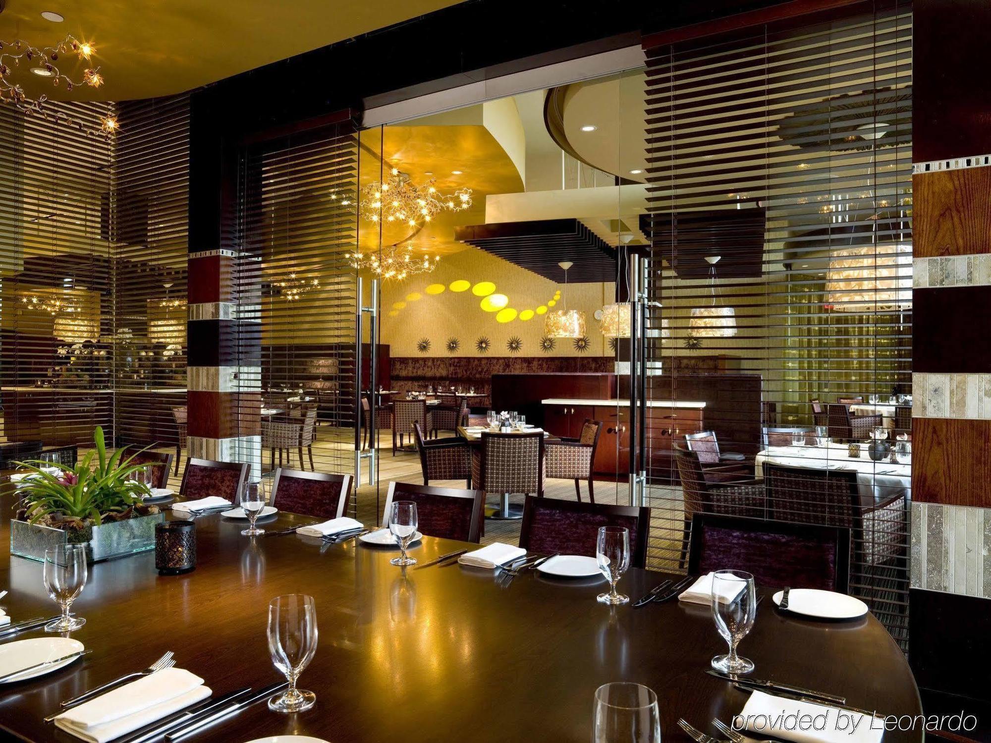 Delta Hotels By Marriott Burnaby Conference Centre Esterno foto