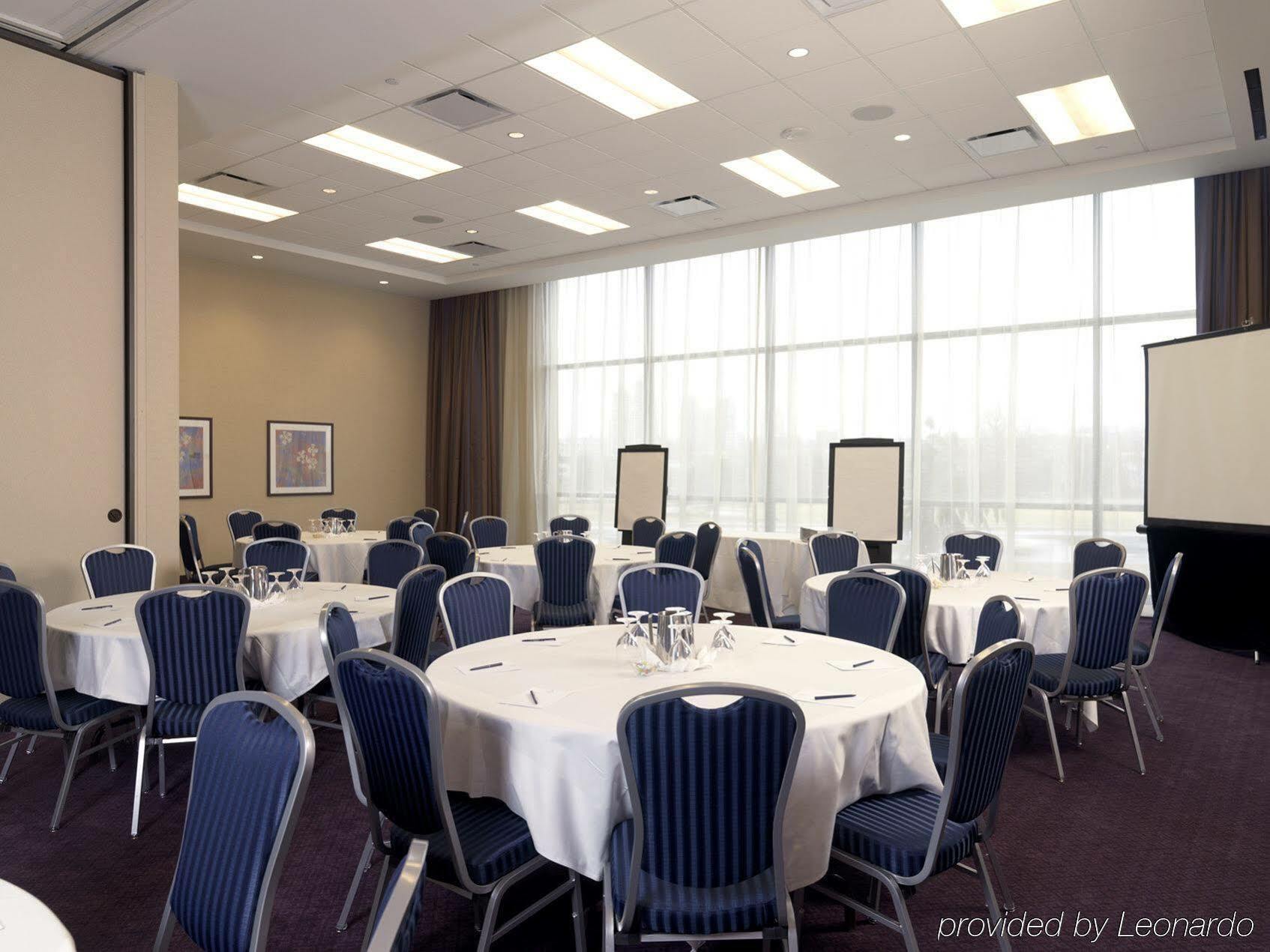 Delta Hotels By Marriott Burnaby Conference Centre Esterno foto